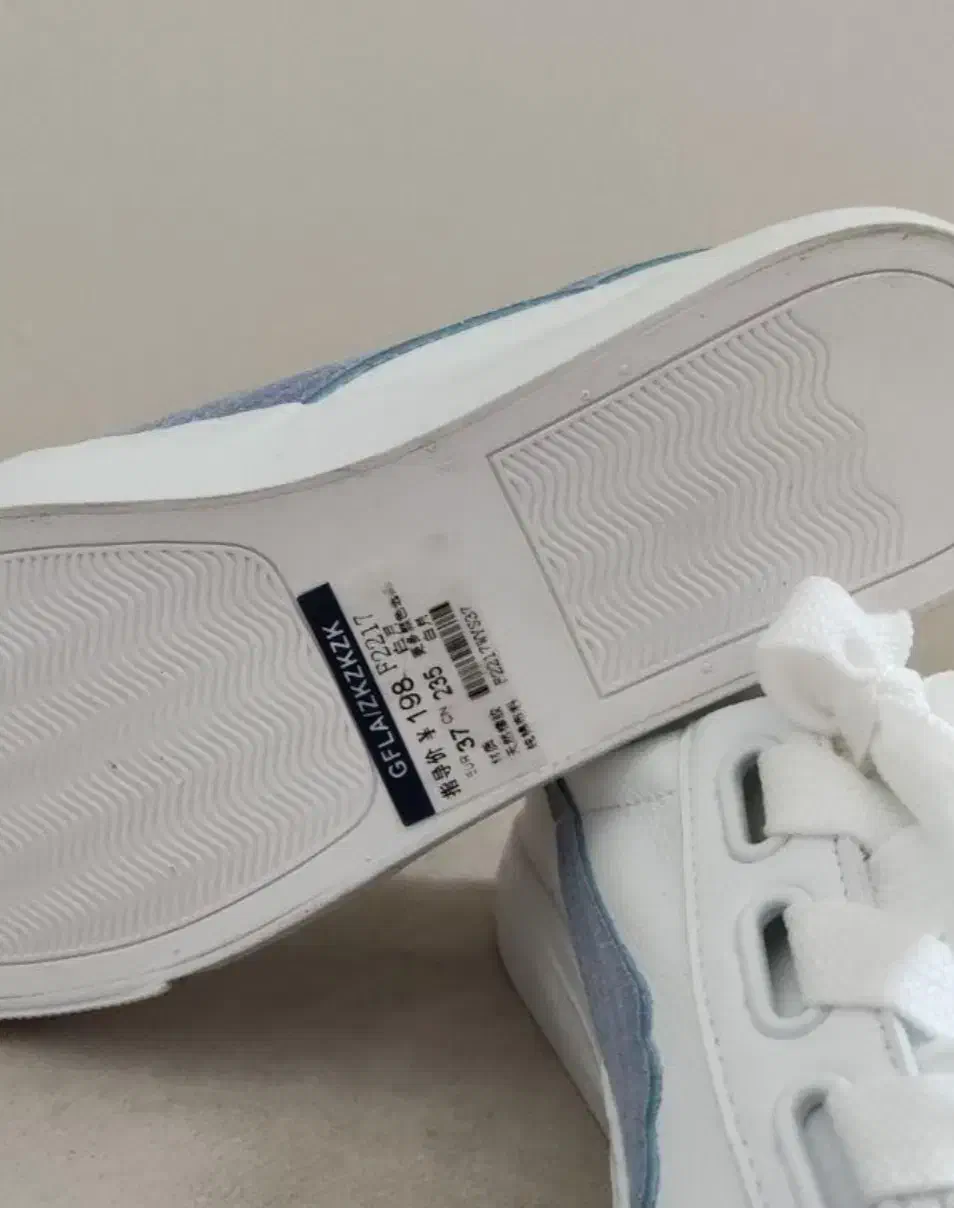 کتونی  چرم سایز ۳۷  ، وارداتی آکبند|کیف، کفش، کمربند|پردیس, فاز ۱۱|دیوار