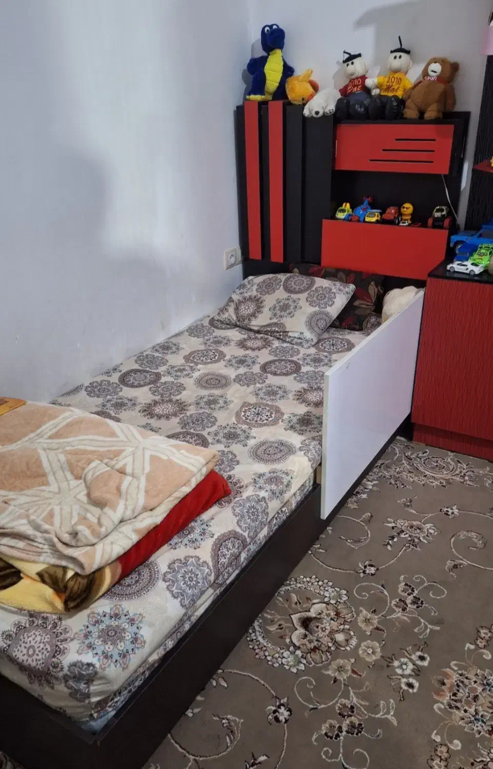 تخت و کمد نوجوانی|تخت و سرویس خواب|شیراز, شهرک مدرس|دیوار