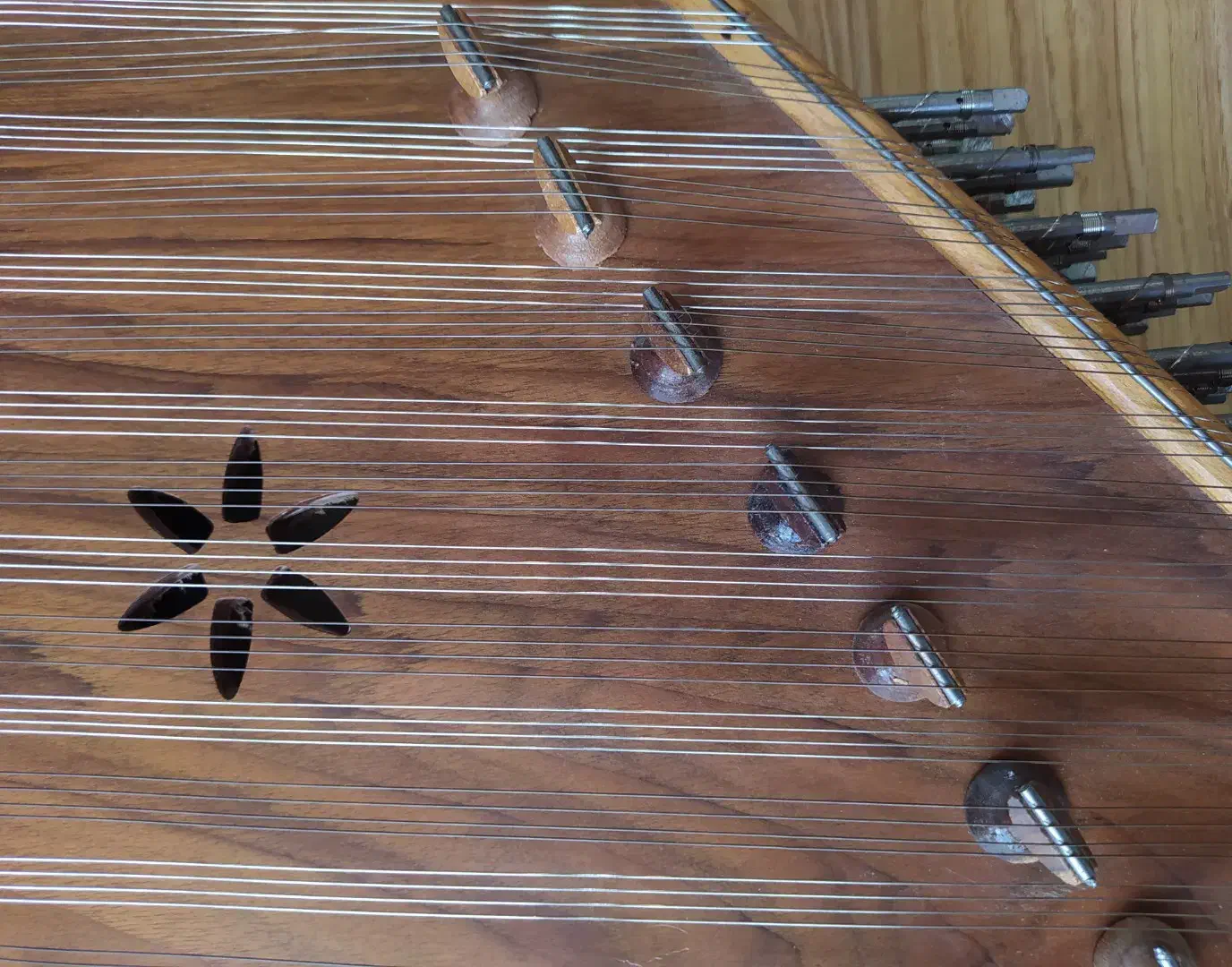 سنتور|سازهای سنتی|ورامین, ورامین|دیوار