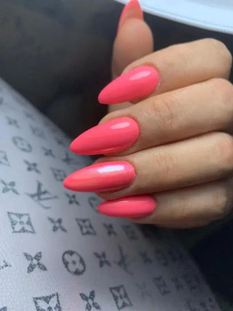 کاشت و ترمیم ناخن(لاک ژل +هرنوع طرحی رایگان)|خدمات آرایشگری و زیبایی|رشت, گلسار|دیوار