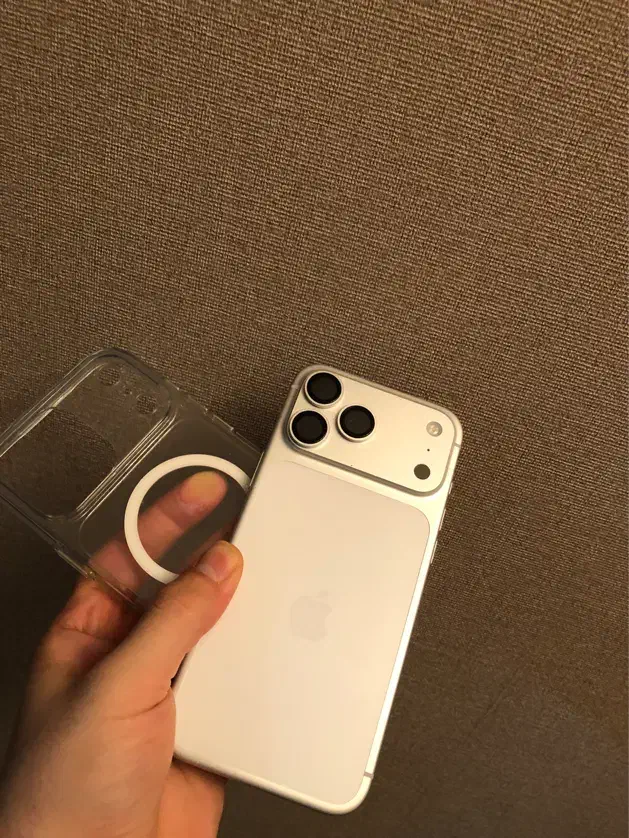 گوشی فقط ۱۹ بار شارژ شده ۱۷ پرو مکس|موبایل|بابل, |دیوار