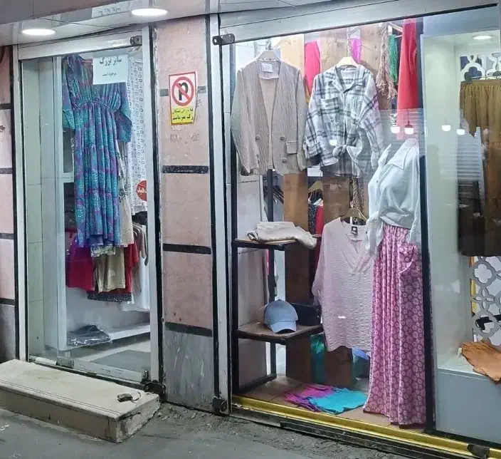 ۲ عدد ویترین مغازه+۵۰عدد کاور+مانکن|فروشگاه و مغازه|رشت, کوی بیانی|دیوار