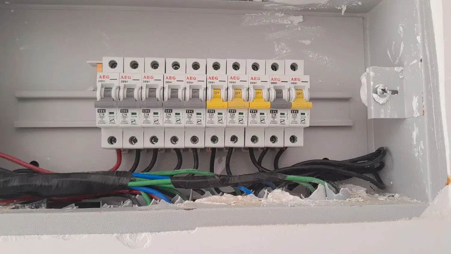 برق کاری|خدمات پیشه و مهارت|کهنوج, |دیوار