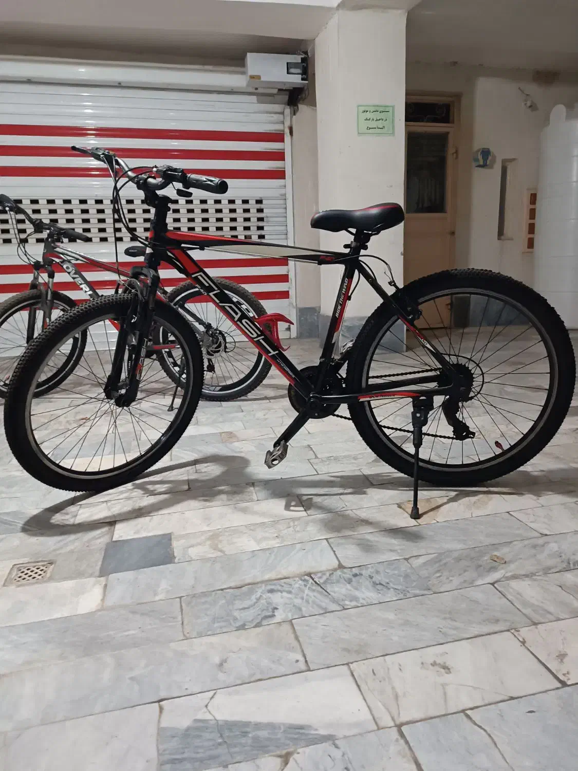 دوچرخهبسیار تمیز تمیز مرتب که تو عکس پیداست|دوچرخه، اسکیت، اسکوتر|نکا, |دیوار