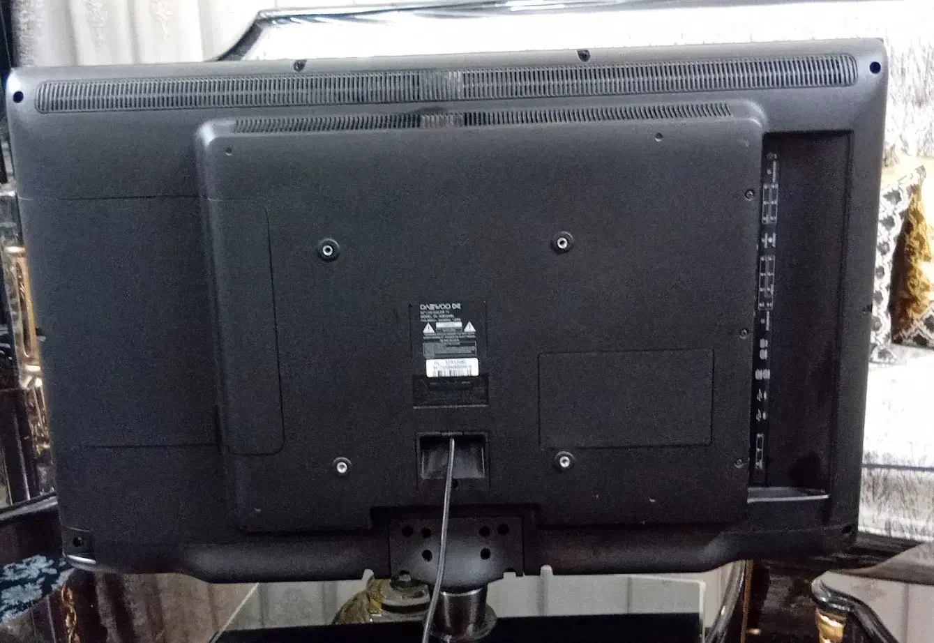 ال سی دی 32 اینچ|تلویزیون و پروژکتور|کاشان, فین کوچک|دیوار