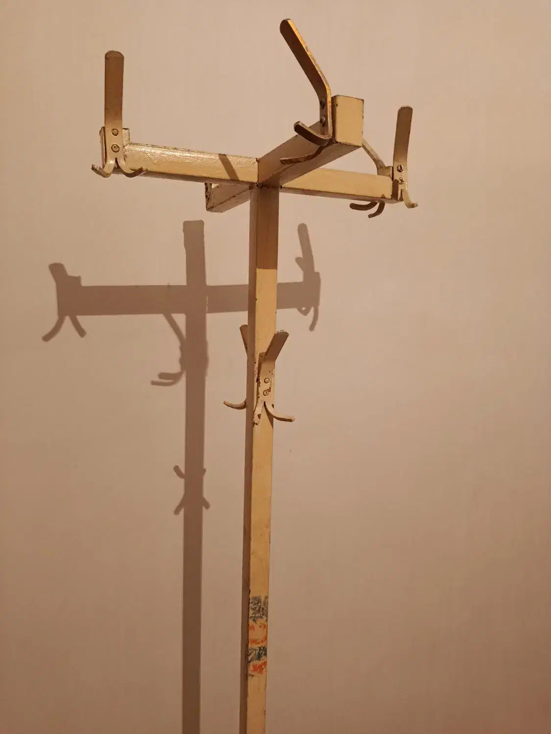 آویز ایستاده لباس محکم|مبلمان خانگی و میز عسلی|بروجرد, |دیوار