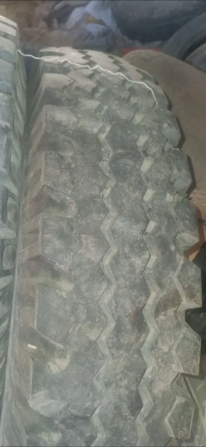 لاستیک ۹۰۰ ۲۰ تراکتور ۹۱۱ کامیون تیوپ ۱۰۰۰ ۲۰|قطعات یدکی و لوازم جانبی|نیریز, |دیوار