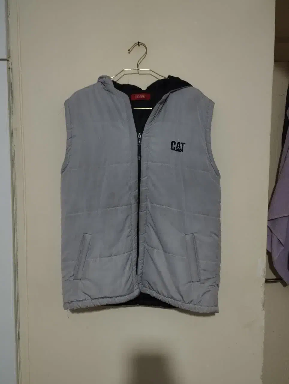 مقدار زیادی مانتو و لباس مجلسی|لباس|فردیس, نگارستان|دیوار