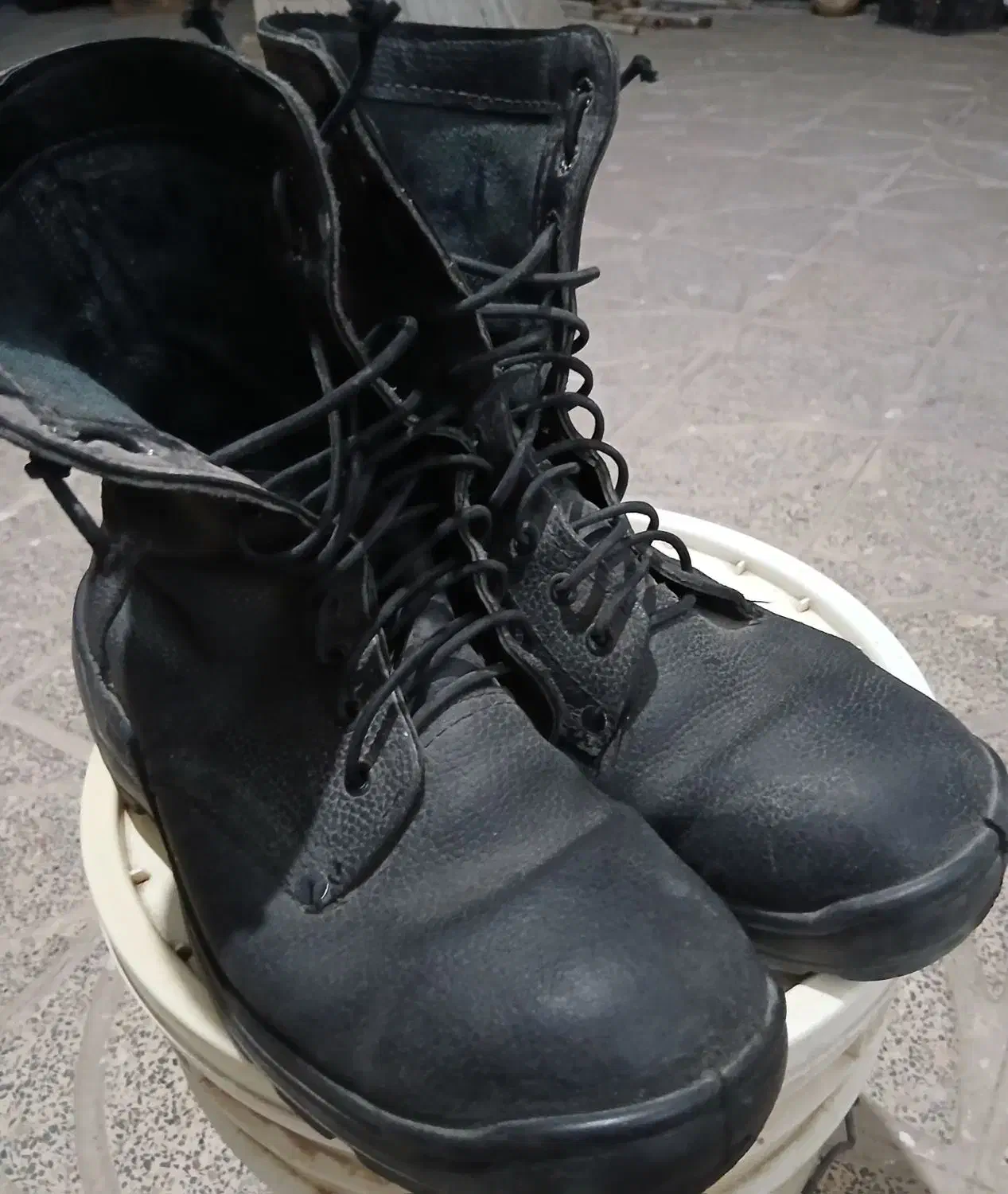 پوتین سرباز|کیف، کفش، کمربند|کرمان, |دیوار