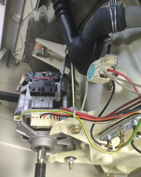 نصب و تعمیرات تخصصی انواع لباسشویی و ظرفشویی|خدمات پیشه و مهارت|اشتهارد, |دیوار