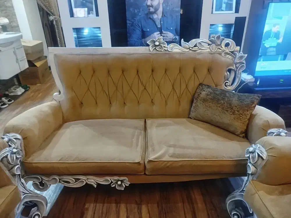 مبل کلاسیک درحدنو|مبلمان خانگی و میز عسلی|شاهینشهر, نظامی|دیوار