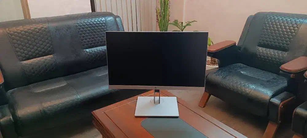 مانیتور بسیار شیک hp e223|قطعات و لوازم جانبی رایانه|شیراز, میرزاکوچک خان|دیوار