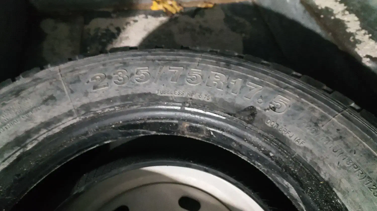 لاستیک تیوپلیس عقب نیسان|قطعات یدکی و لوازم جانبی|رزن, |دیوار