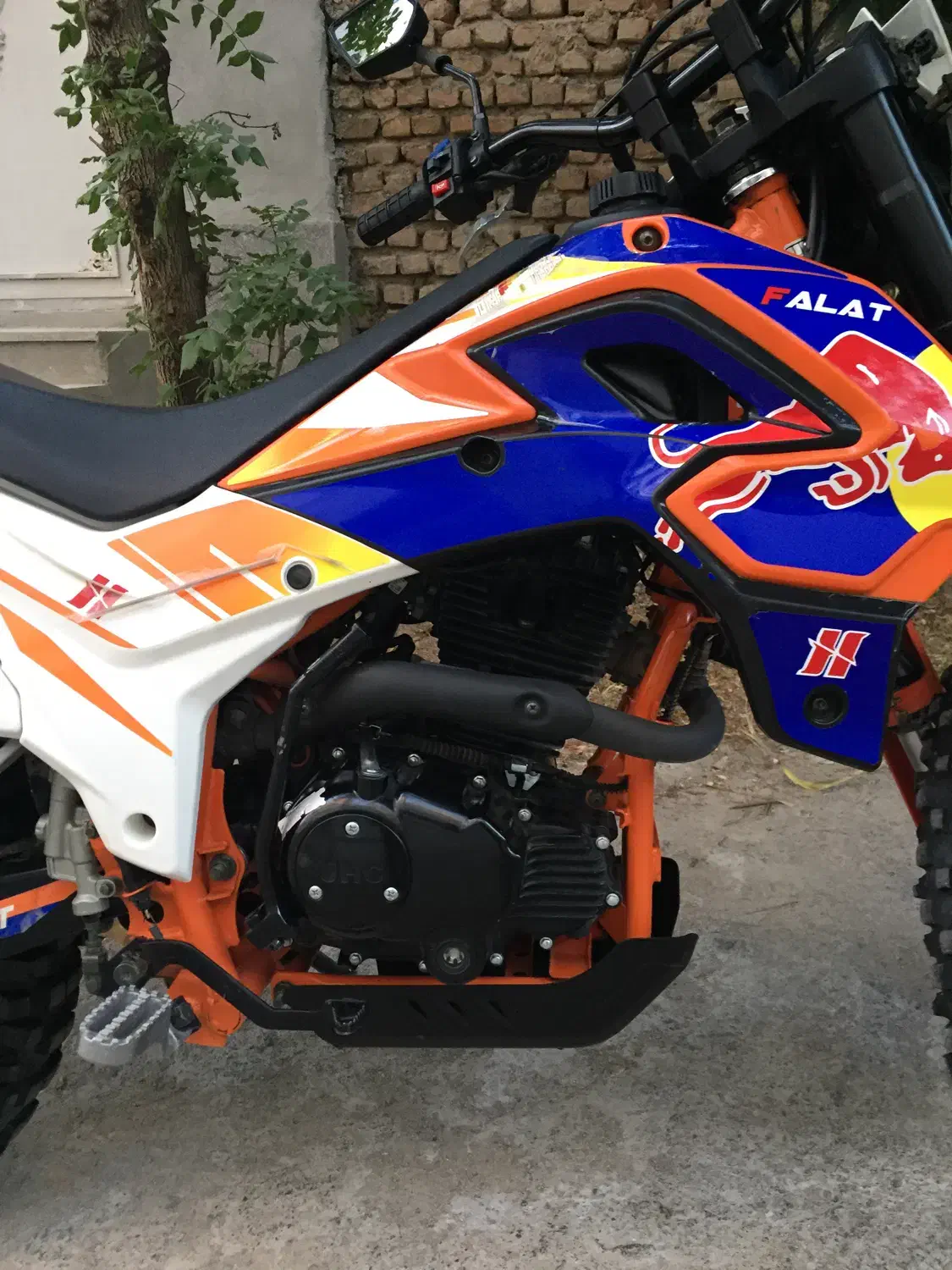 تریل فلات ۲۵۰ طرح ردبول|موتورسیکلت|اسفراین, |دیوار