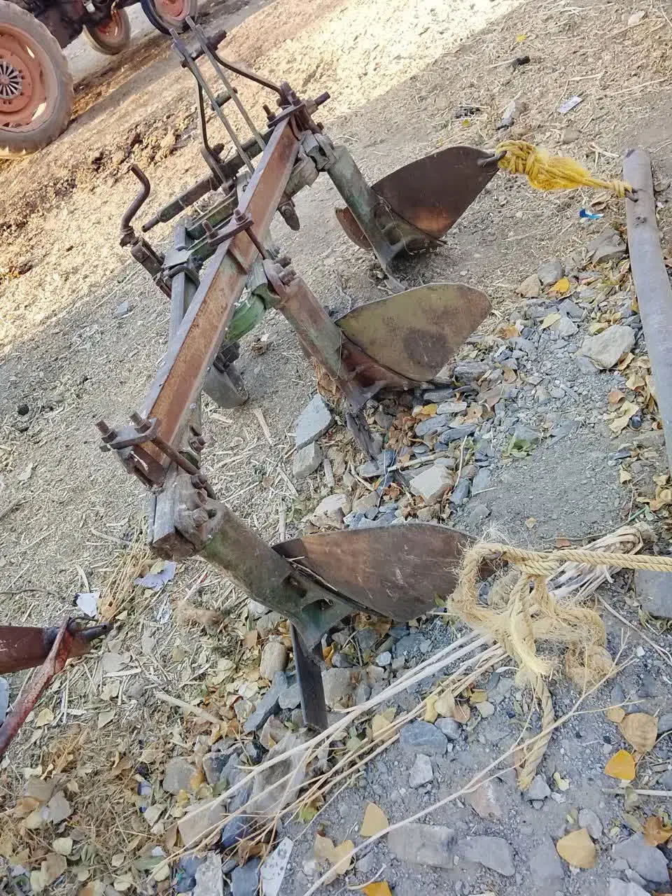 تراکتور رومانی به همراه ادوات کشاورزی|خودرو سنگین|شازند, |دیوار