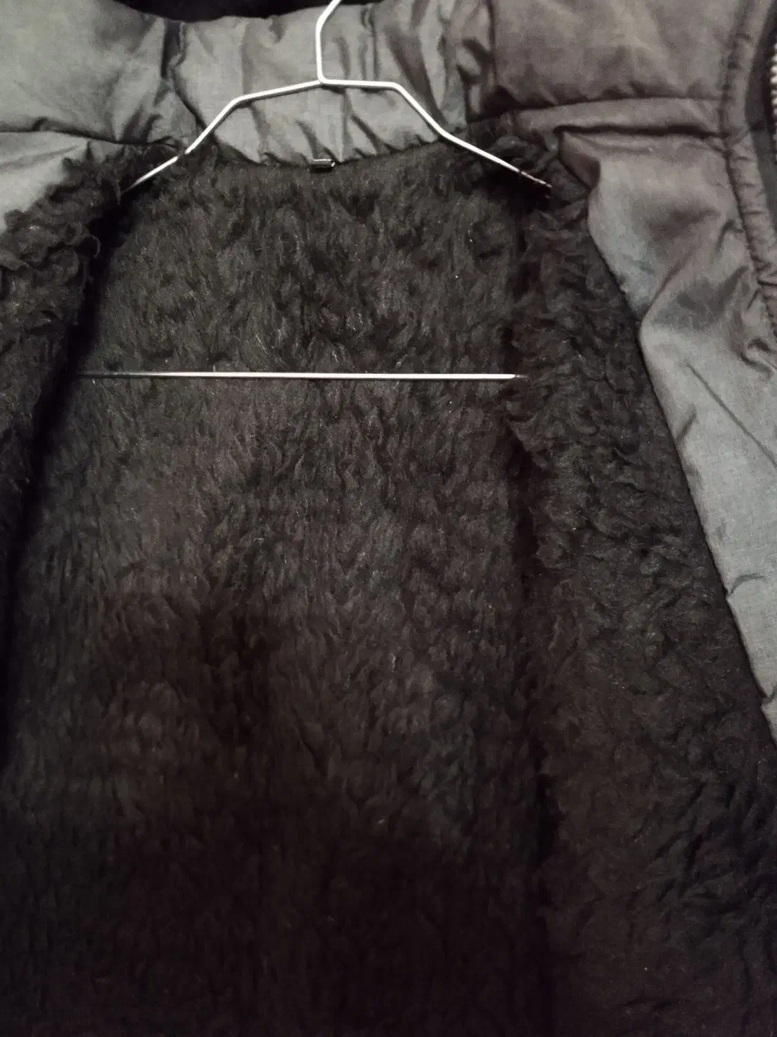 کاپشن برای سنین دبستان. نو.|لباس|شاهینشهر, خبرنگار|دیوار