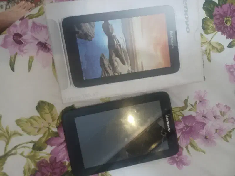 تبلت لنوو|تبلت|تهران, قیام|دیوار