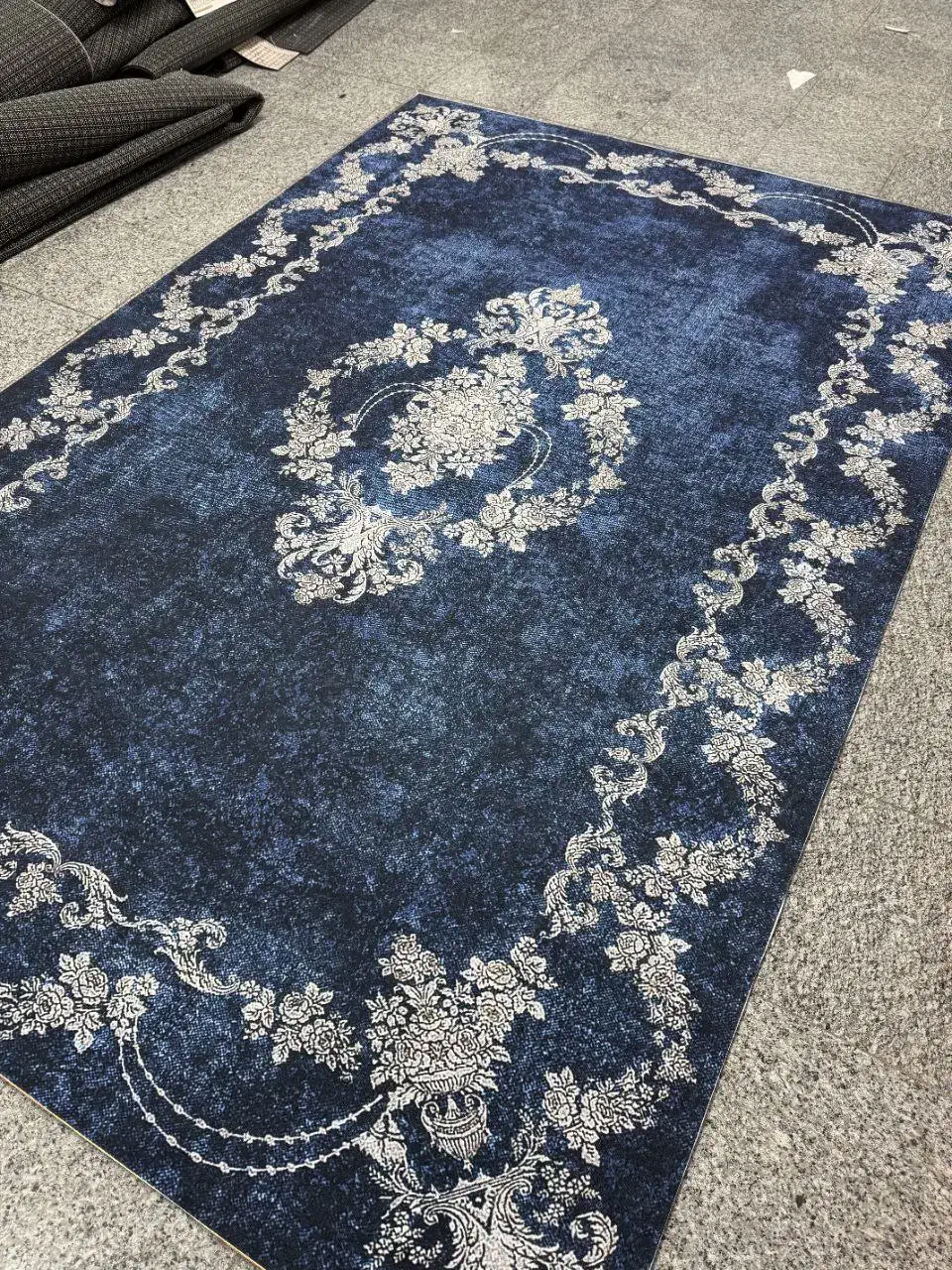 فرشینه سرمه ای|فرش|نسیمشهر, |دیوار