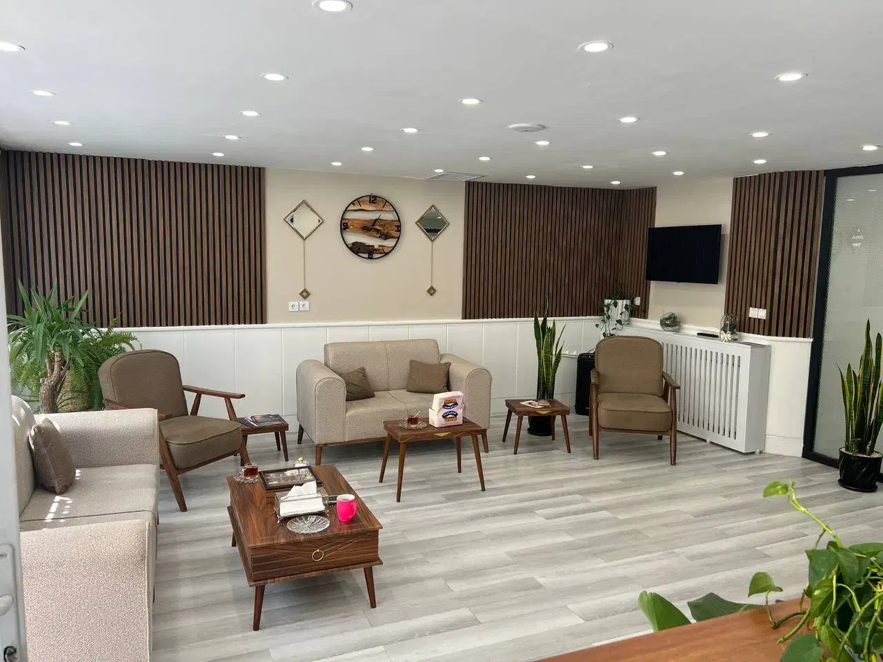 دعوت به همکاری پزشک عمومی.ماما.و منشی|استخدام درمانی، زیبایی، بهداشتی|چناران, |دیوار