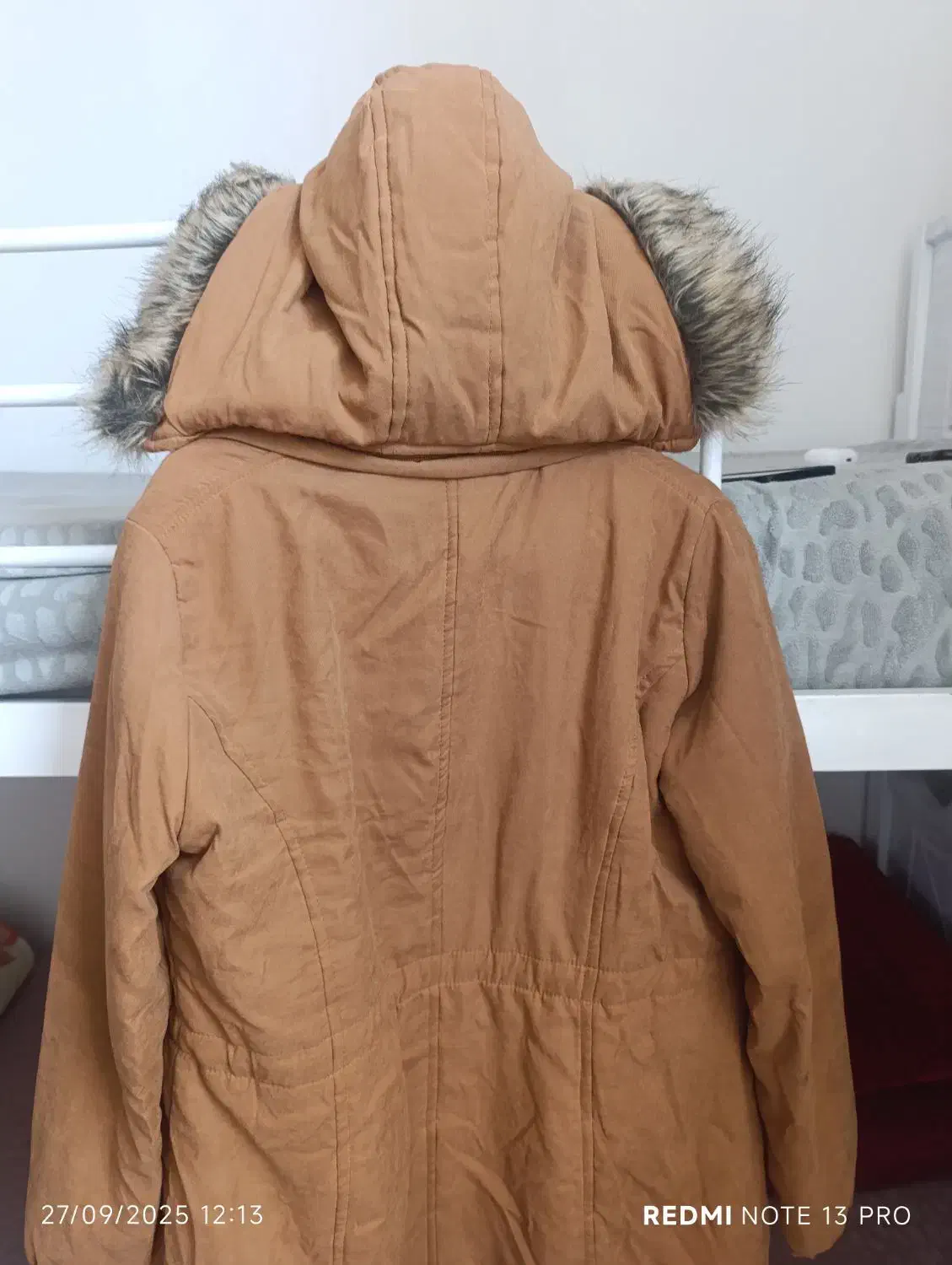 پالتوزنانه|لباس|نیشابور, گنبد سبز|دیوار