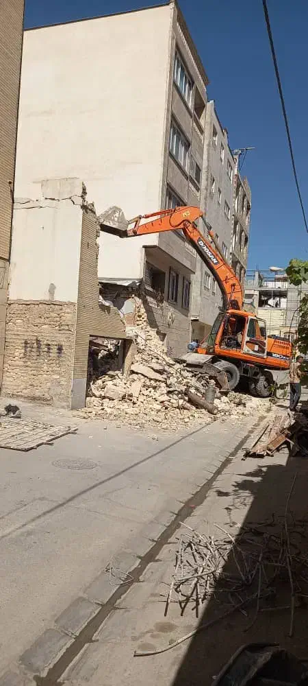 بیل میکانیکی تخریب و خاکبرداری لوله گذاری زیرسازی|خدمات پیشه و مهارت|شیراز, ارم|دیوار