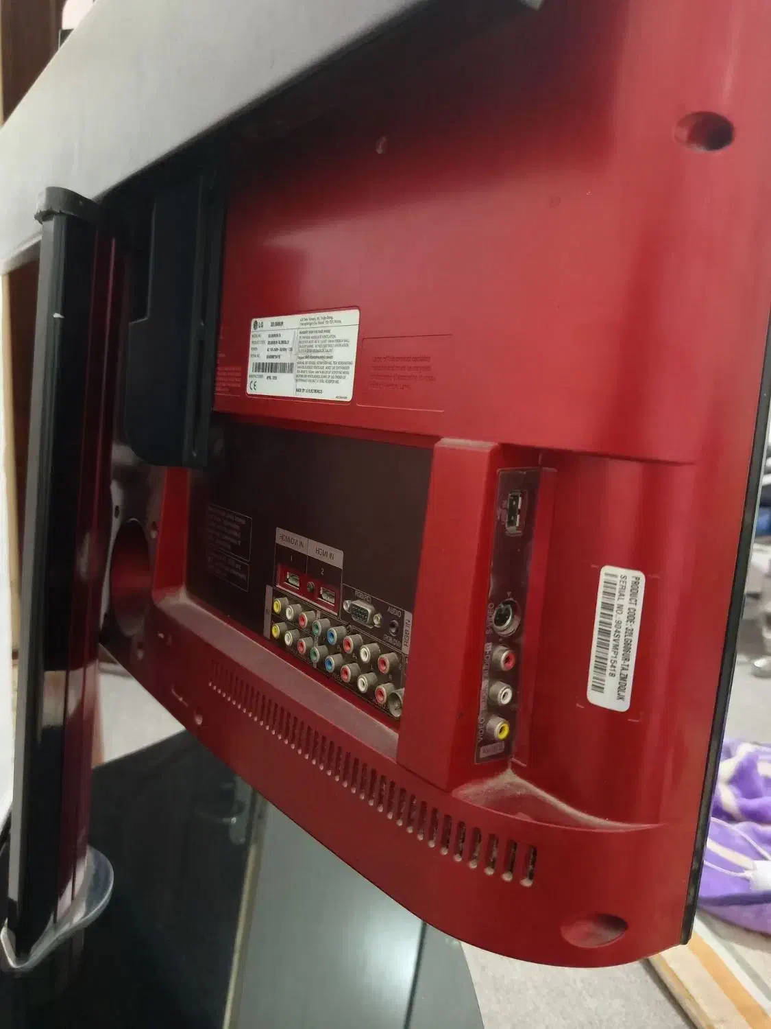 تلویزیون ال سی دی ۳۲اینچ همراه با میز|تلویزیون و پروژکتور|برازجان, |دیوار