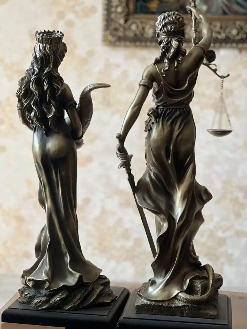 مجسمه های ثروت و عدالت|مجسمه، تندیس، ماکت|تهران, حشمتیه|دیوار