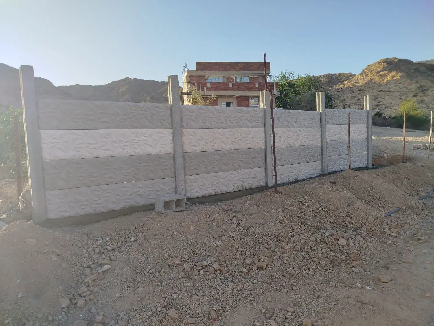 به دو کارگر بتن ریز و الموتور بند نیازمندیم|استخدام صنعتی، فنی، مهندسی|جیرفت, |دیوار