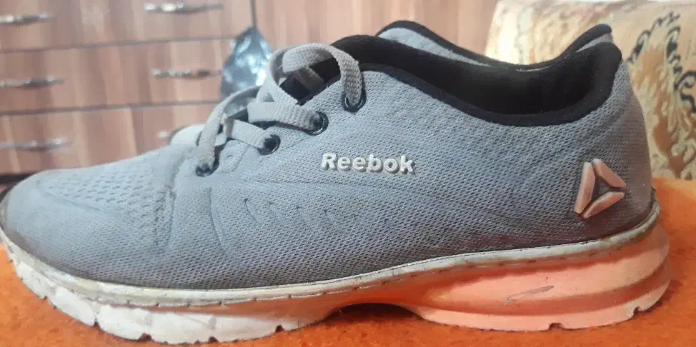 دوجفت کفش کتونی|کیف، کفش، کمربند|دورود, |دیوار