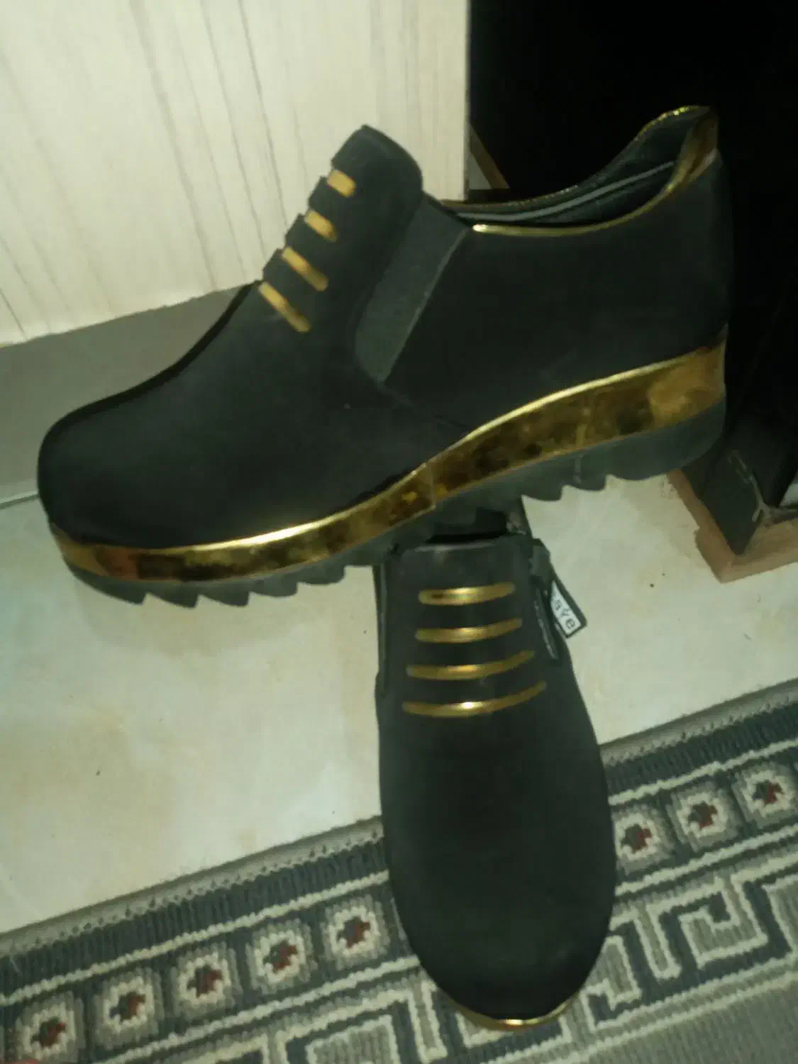 کفش زنانه|کیف، کفش، کمربند|شیروان (خراسان), |دیوار