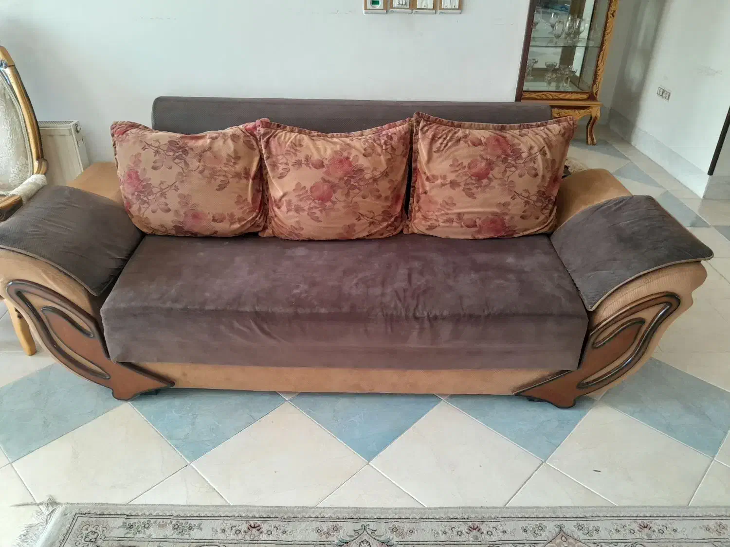 مبل ۷ نفره راحتی کارکرده فوم آن یک سال تعویض شده|مبلمان خانگی و میز عسلی|لنجان, |دیوار