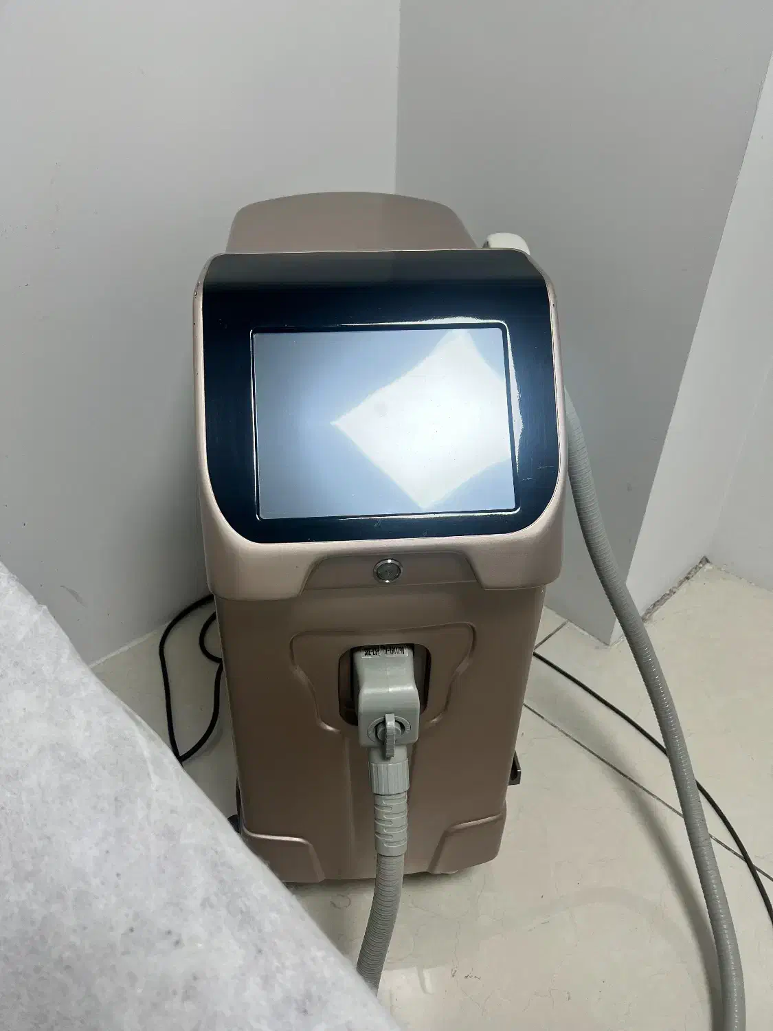 لیزر موهای زائد،دستگاه لاغری|خدمات آرایشگری و زیبایی|ارومیه, |دیوار