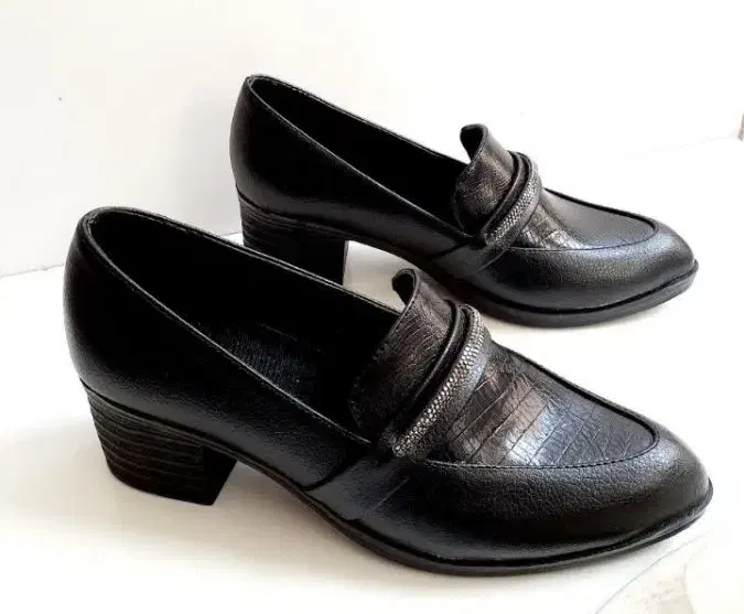 کفش نو|کیف، کفش، کمربند|قم, ولیعصر|دیوار