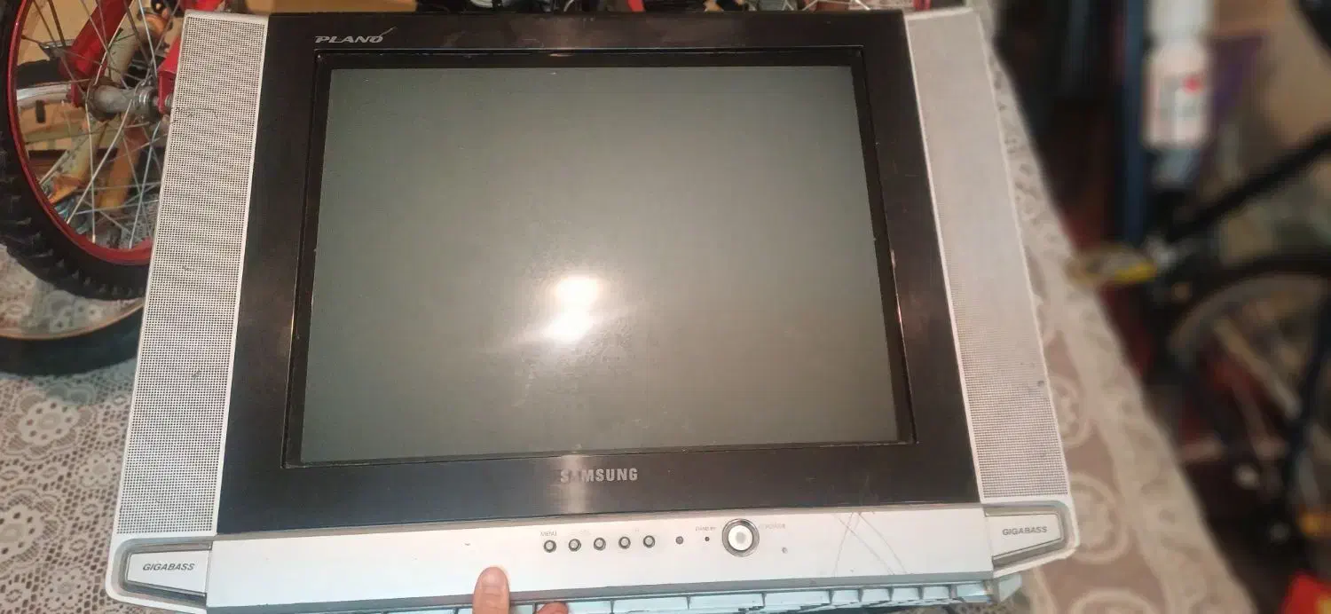 تلویزیون ۲۱ اینچ|تلویزیون و پروژکتور|مشهد, هفده شهریور|دیوار