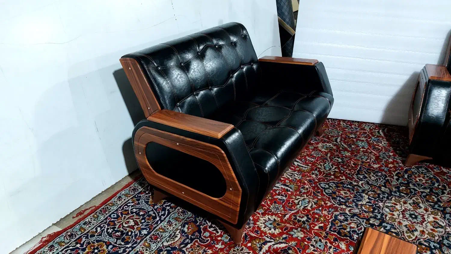 مبل نیم ست ۴ نفره چستر طبی گودی کمر چرم پتینه|دفتر کار|سبزوار, امام خمینی (ناوی)|دیوار