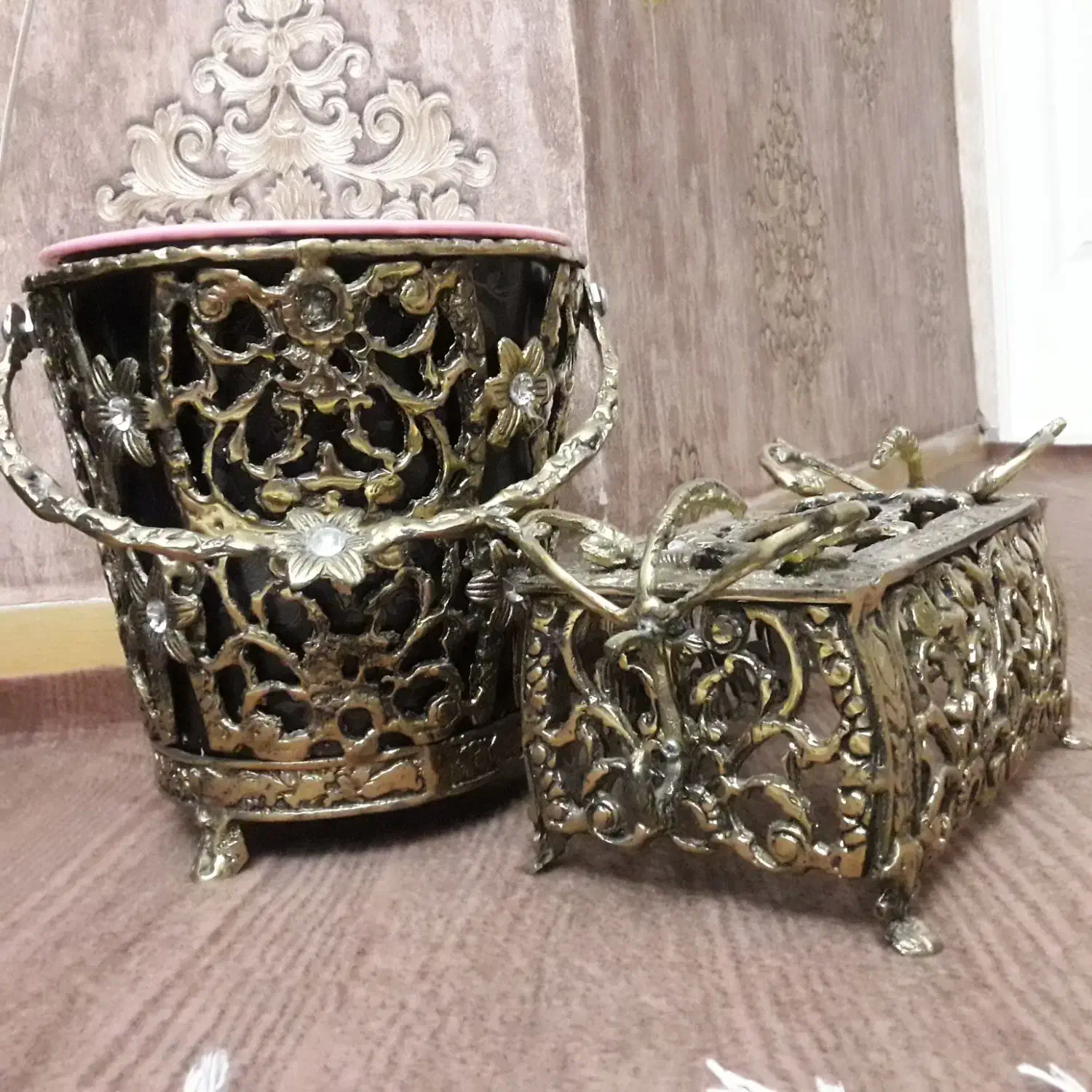 جادستمال کاغذی و سطل برنزی سنگین وزن|صنایع دستی و سایر لوازم تزئینی|خوی, |دیوار