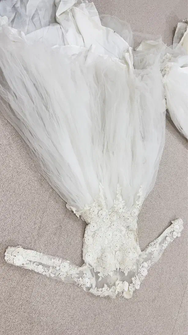 تعدادی لباس عروس تن پوش شده|لباس|سیرجان, |دیوار