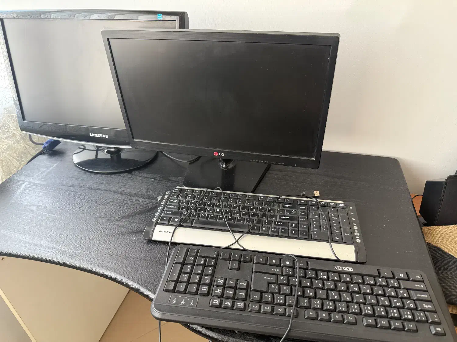 تعدادی مانیتور و کیبورد|قطعات و لوازم جانبی رایانه|تهران, اکباتان|دیوار