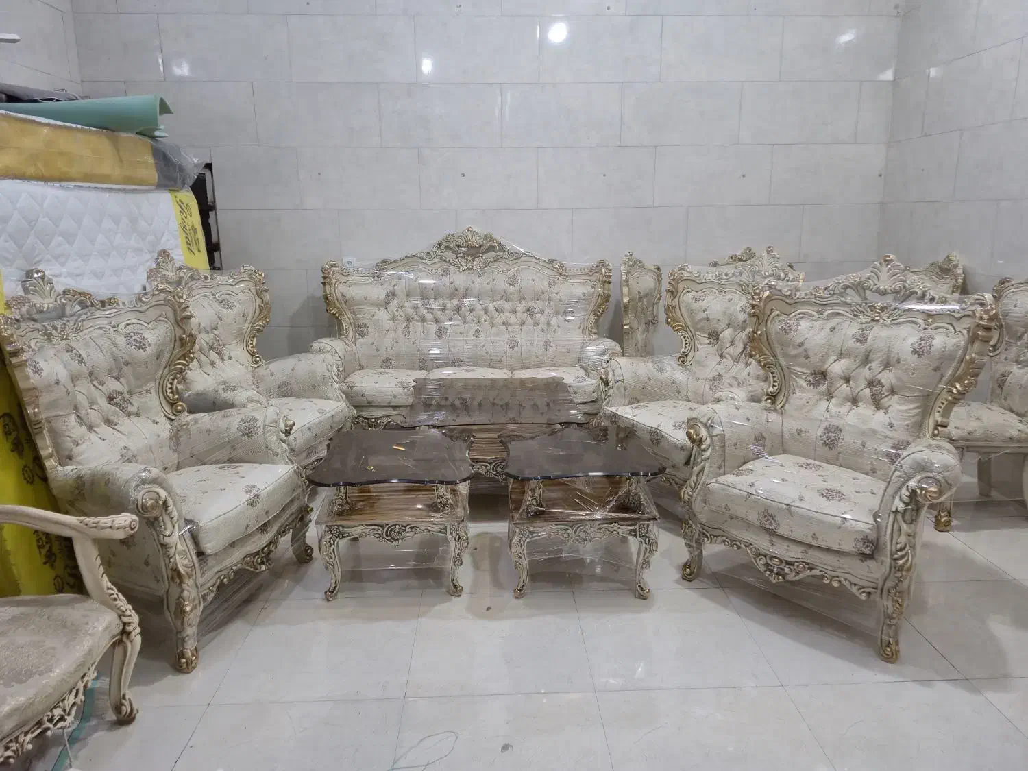 مبل امپراطوری ۷نفره با نهار خوری چهار نفره|مبلمان خانگی و میز عسلی|رشت, دباغیان|دیوار