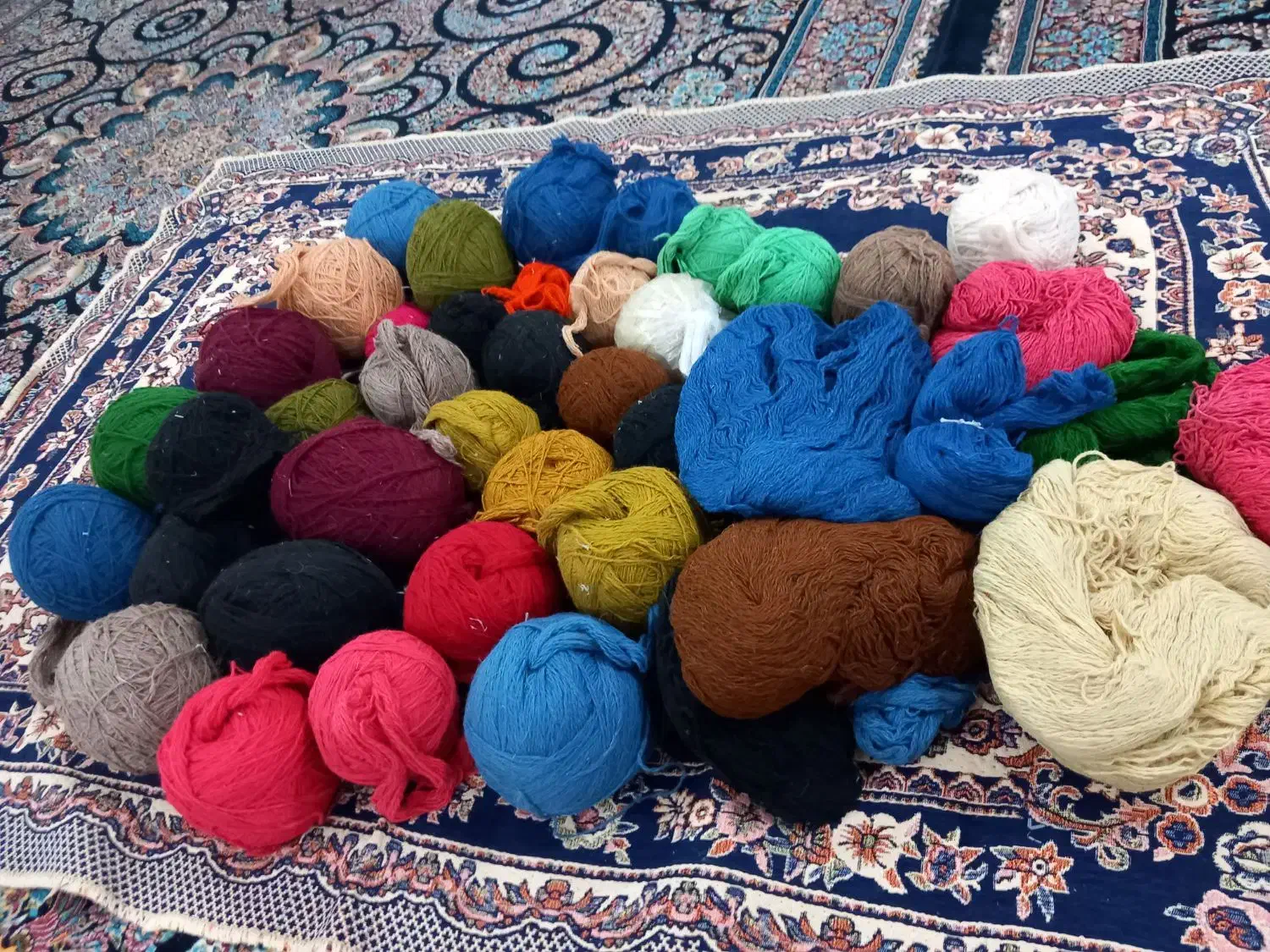 بند قالی فروشی|لوازم خیاطی و بافتنی|نهاوند, |دیوار