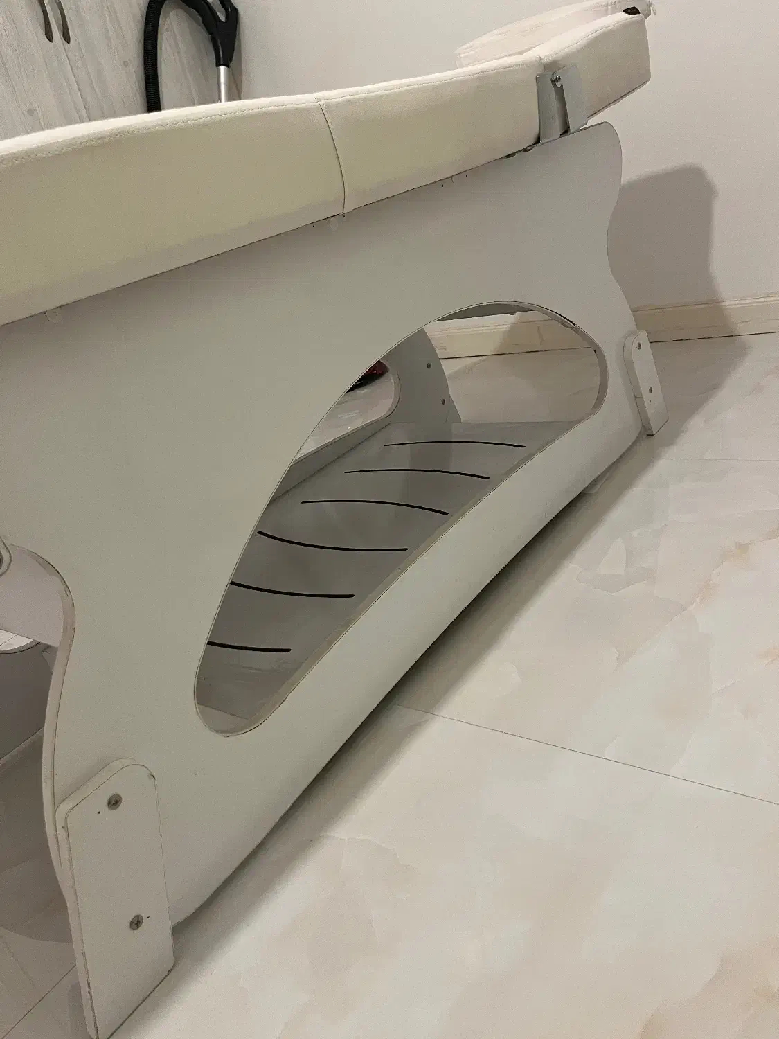 تخت ماساژ|آرایشگاه و سالن‌های زیبایی|آمل, |دیوار