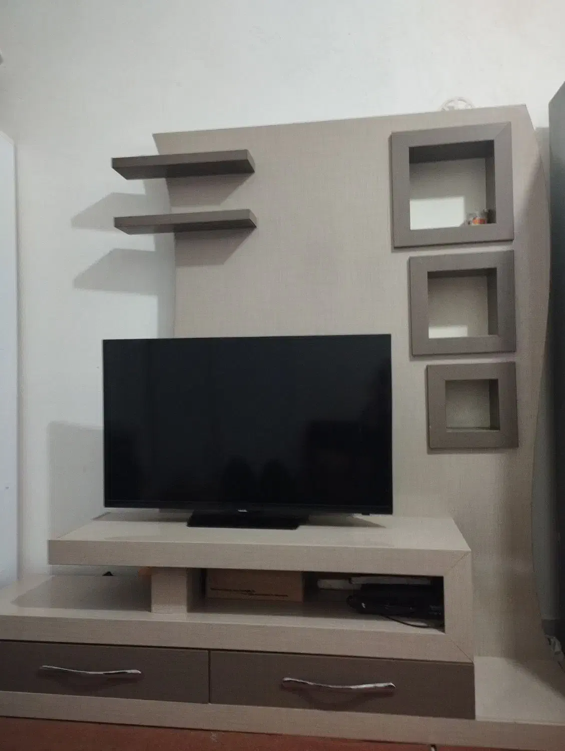 زیر تلویزیونی سالم|میز تلویزیون|گنبد کاووس, |دیوار