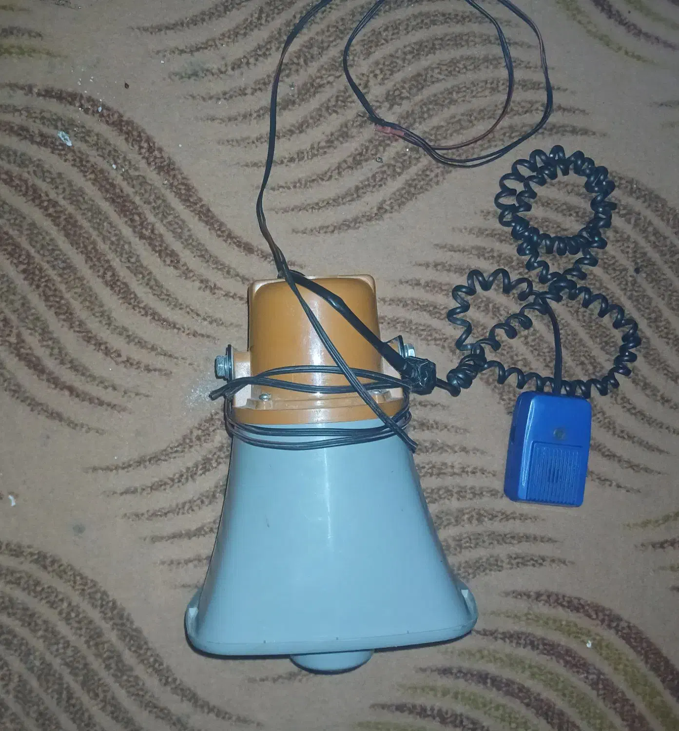 بلنگو|صوتی و تصویری|گالیکش, |دیوار