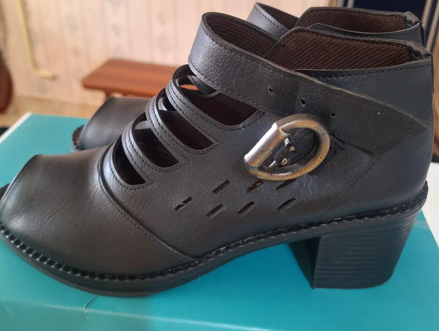 کفش نو وراحت سایز۴۰|کیف، کفش، کمربند|میانه, |دیوار