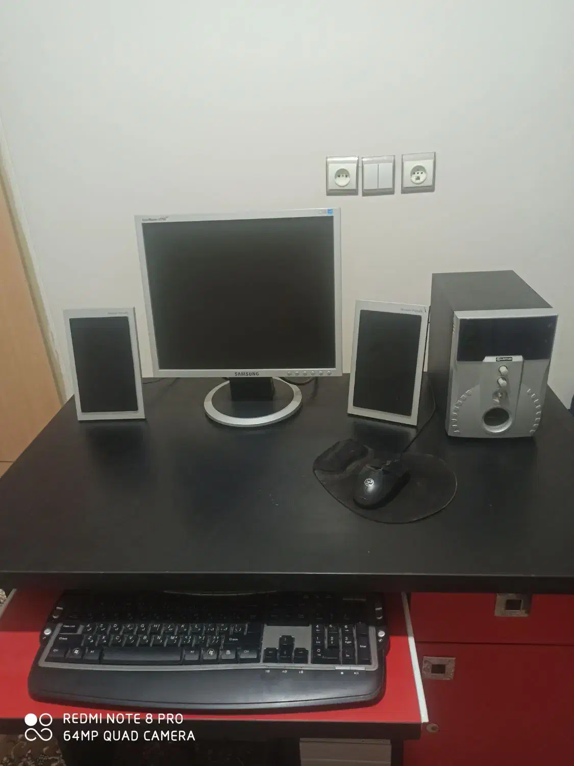 میز تحریر یا کامپیوتر|میز تحریر و کامپیوتر|سبزوار, هویزه|دیوار