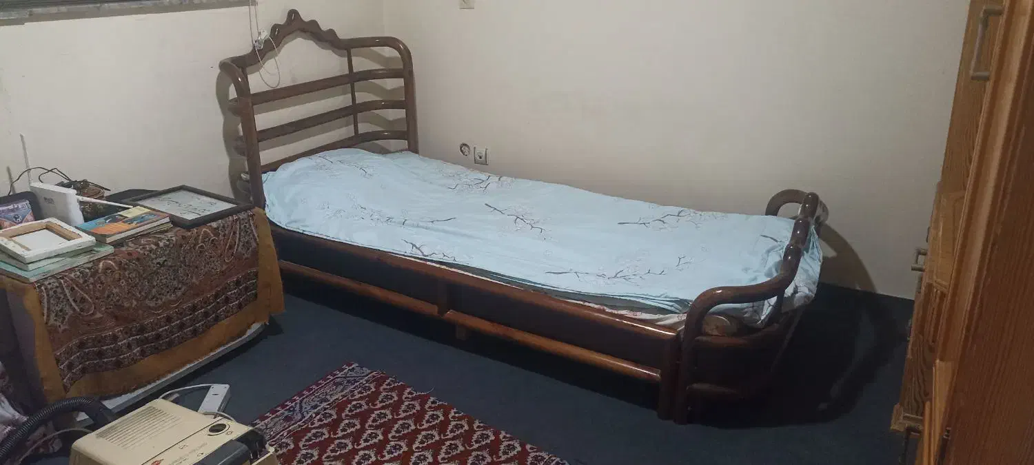 تخت خواب تک‌ نفره چوبی|تخت و سرویس خواب|رشت, جهاد|دیوار