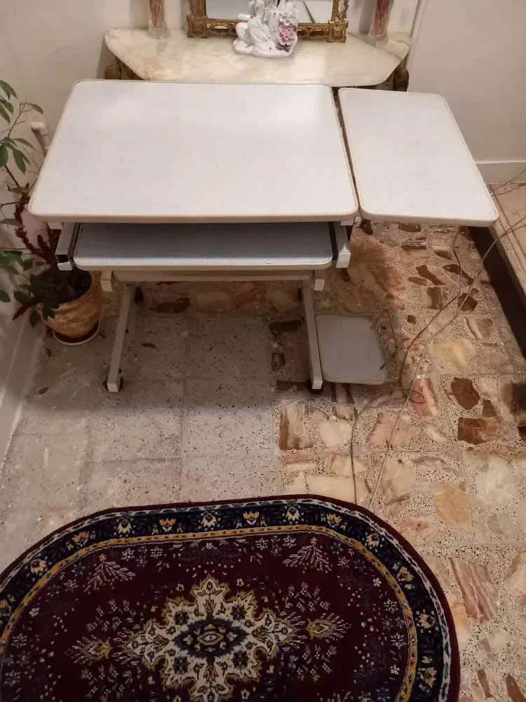 میز کامپیوتر سالم در حد نو|میز تحریر و کامپیوتر|تهران, نیروی دریایی|دیوار