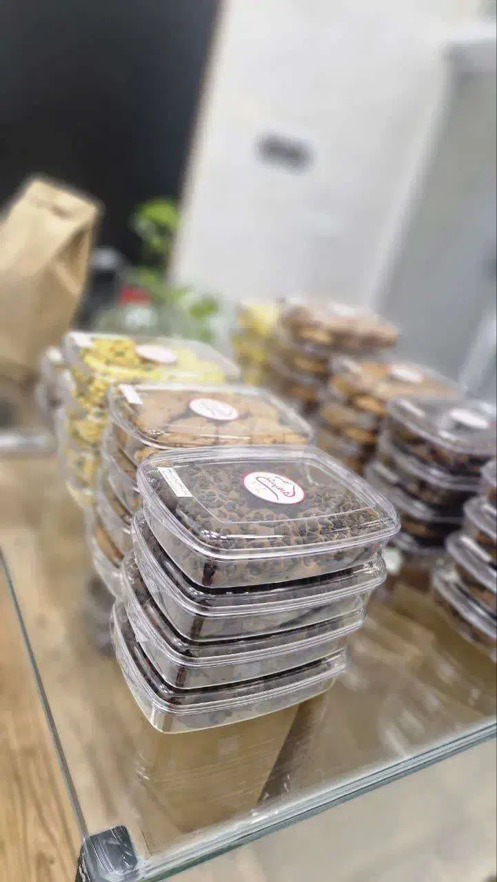 2 نفر همکار خانم جهت قنادی|استخدام خدمات فروشگاه و رستوران|حمیدیا, |دیوار