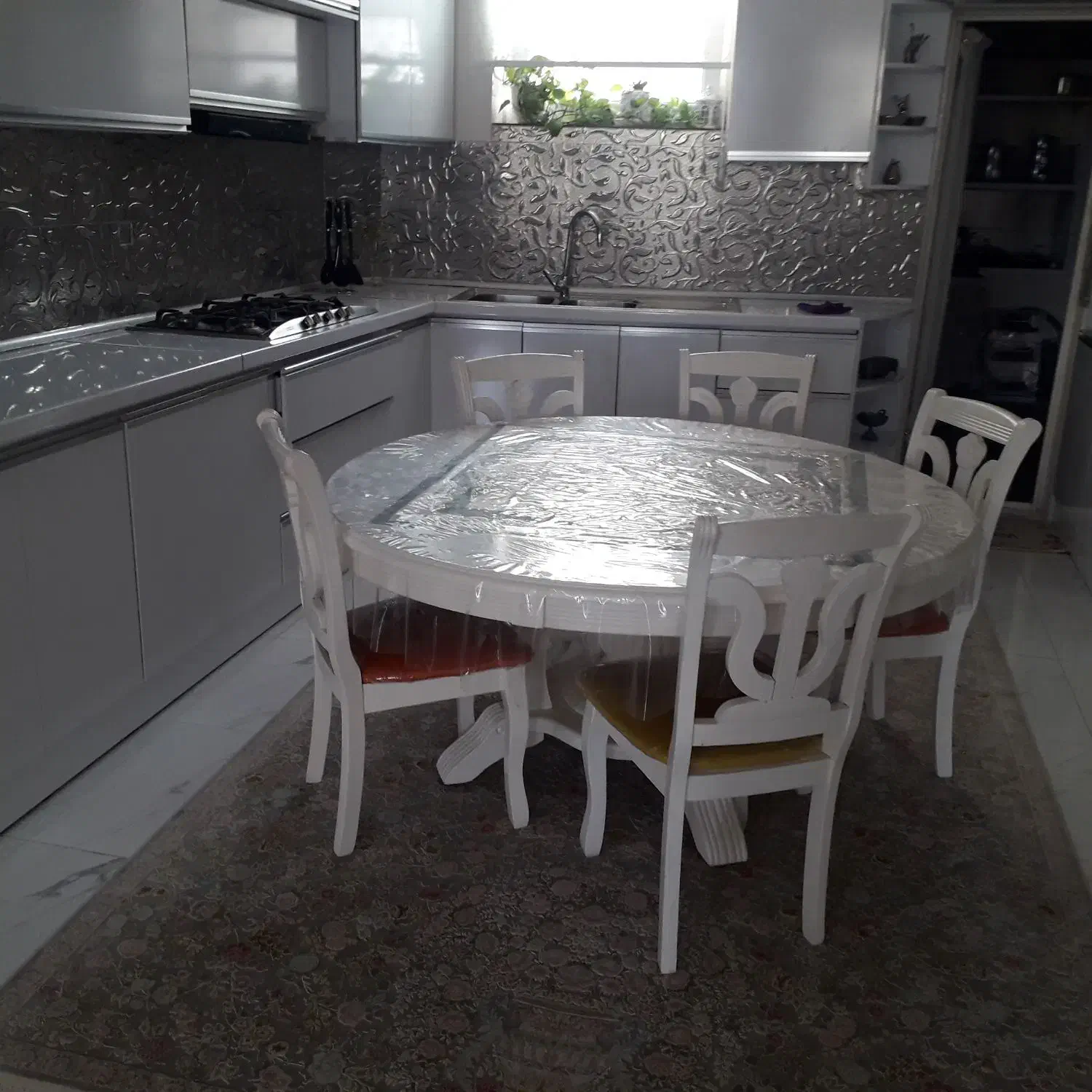 میز غذا خوری|میز و صندلی غذاخوری|ایوان, |دیوار