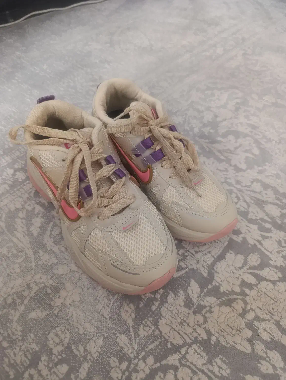 کتونی وی توکی|کیف، کفش، کمربند|صفادشت, |دیوار